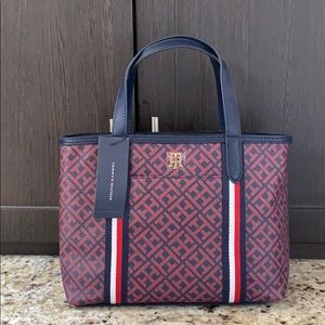 Tommy Hilfiger purse! NEW WITH TAGS, NEVER USED.